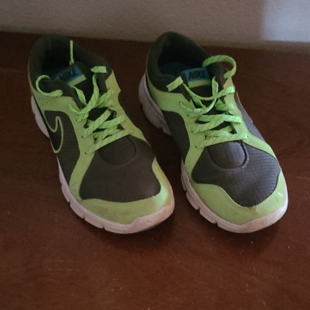 Nike Womens Lime Green and Charcoal Sneakers